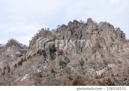 群馬縣東吾妻町冬天的岩備山 群馬縣東吾妻町冬天的岩備山 136558131