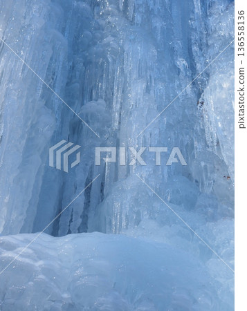 A cluster of icicles (20260204112904) A cluster of icicles (20260204112904) 136558136