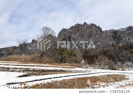 群馬縣東吾妻町冬天的岩備山 群馬縣東吾妻町冬天的岩備山 136558139