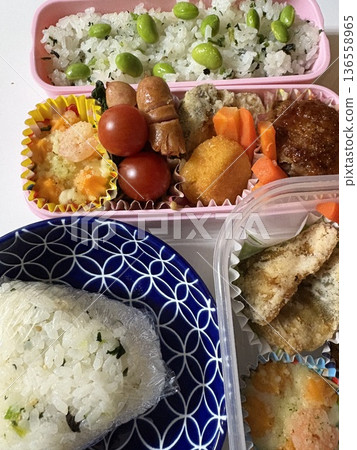 Nostalgic Mom's Lunch Box 136558965