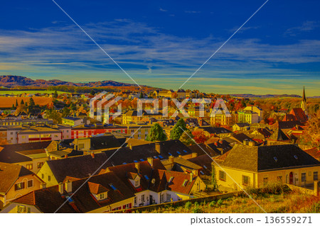 奧斯特里亞梅爾克城堡周圍的城鎮景觀 136559271
