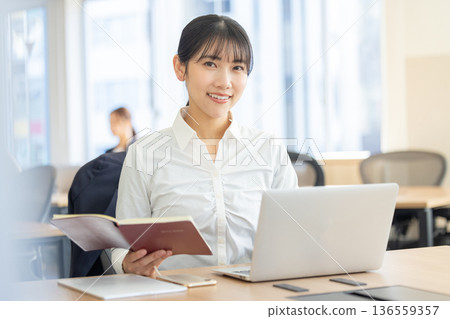 職業婦女 136559357