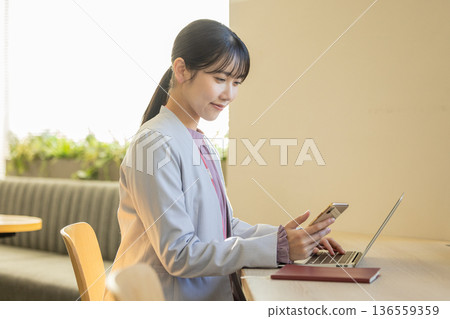觀看smaho的女商人 136559359