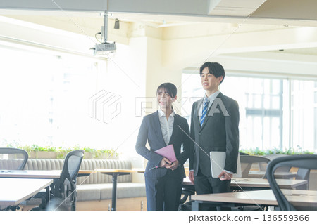 女商人和商人 136559366