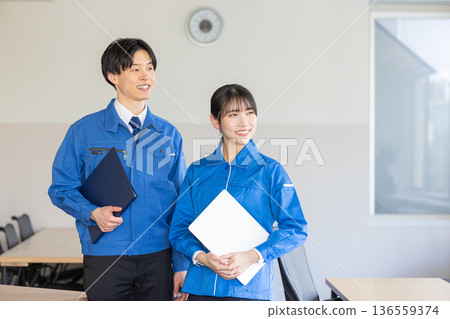 Men and women in work clothes 136559374