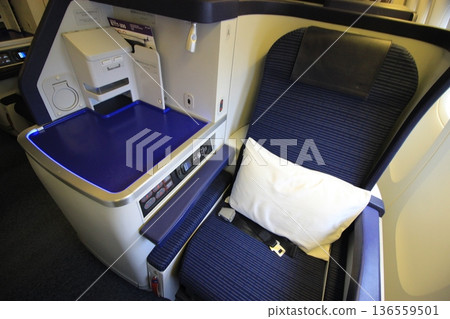 Airports and airplanes, luxury air travel in business class, JAL, ANA, Star Alliance Airports and airplanes, luxury air travel in business class, JAL, ANA, Star Alliance 136559501