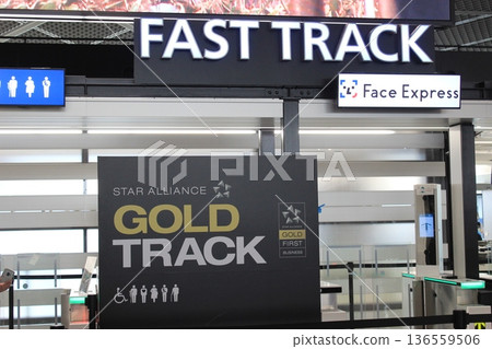 Airports and airplanes, luxury air travel in business class, JAL, ANA, Star Alliance 136559506