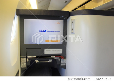 Airports and airplanes, luxury air travel in business class, JAL, ANA, Star Alliance 136559508