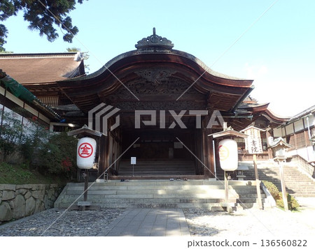 Kotohira Shrine is located in Kotohira Town, Nakatado County, Kagawa Prefecture, on the slopes of Mount Kotohira, also known as Konpira-san. 136560822