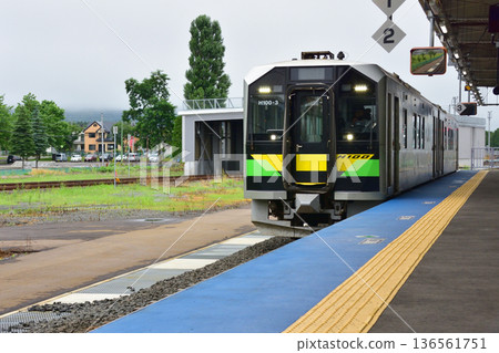 JR Hokkaido Hakodate Main Line: Scenery from the window of a local train from Kutchan Station to Konbu Station (Summer rain, 2023) 136561751