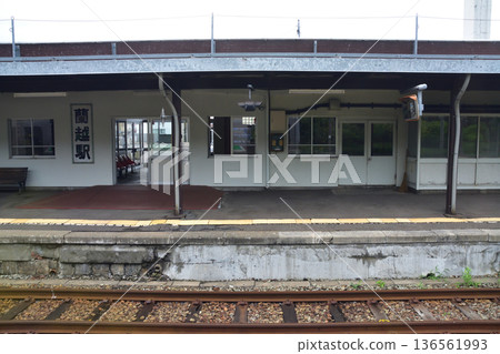 JR Hokkaido Hakodate Main Line: Scenery from the window of a local train from Konbu Station to Netsumi Station (Summer rain, 2023) 136561993