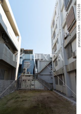 Vacant lot surrounded by buildings Vacant lot surrounded by buildings 136562286