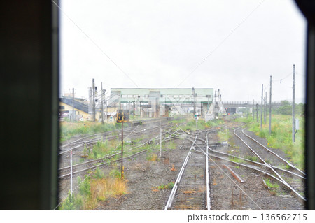JR Hokkaido Hakodate Main Line: Scenery from the window of a local train from Neppin Station to Oshamanbe Station (Summer rain, 2023) 136562715