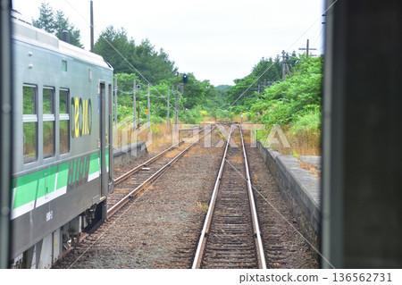 JR Hokkaido Hakodate Main Line: Scenery from the window of a local train from Neppin Station to Oshamanbe Station (Summer rain, 2023) 136562731