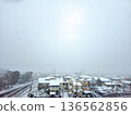 Snow-covered city 136562856