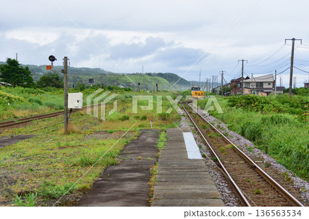 JR北海道函館本線山崎站（2023年夏季雨） 136563534