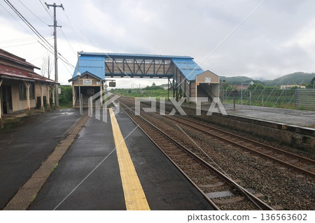 JR北海道函館本線國犬井站（2023年夏季雨） 136563602