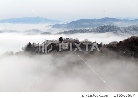 Winter sea of clouds and Bitchu Matsuyama Castle (mountain castle in the sky) 25331 Winter sea of clouds and Bitchu Matsuyama Castle (mountain castle in the sky) 25331 136563697