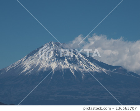 富士山被雪覆蓋 富士山被雪覆蓋 136563707