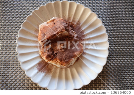用餅乾和優格製成的提拉米蘇 用餅乾和優格製成的提拉米蘇 136564000