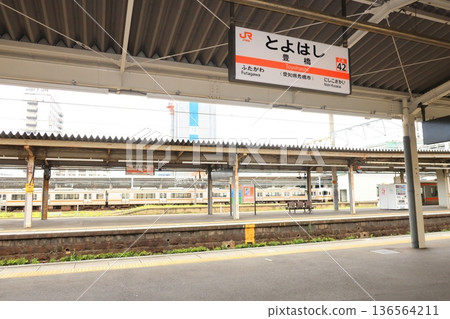 JR Central Tokaido Main Line Toyohashi Station JR Central Tokaido Main Line Toyohashi Station 136564211