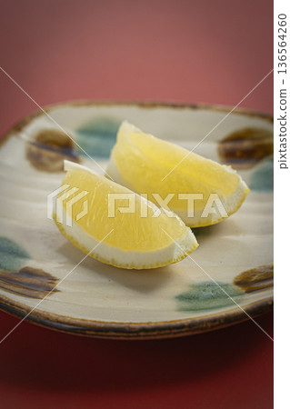 2個酸檸檬，切成小塊 136564260