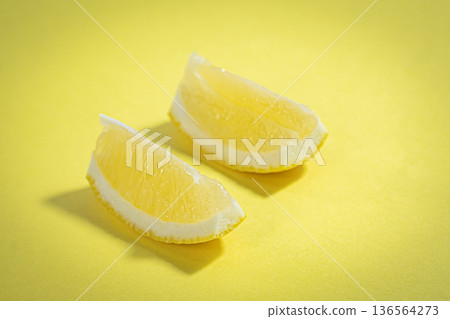 2 sour lemons, cut into pieces 2 sour lemons, cut into pieces 136564273