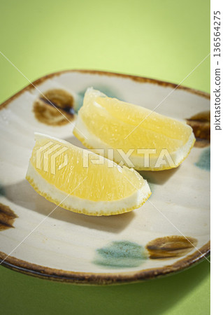 2 sour lemons, cut into pieces 2 sour lemons, cut into pieces 136564275