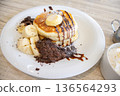 Pancake, fruit and cream dessert plate 136564293