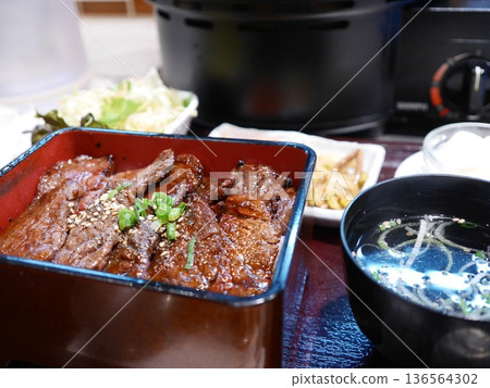 裙邊牛排套餐 136564302