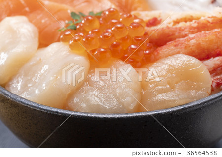 各種新鮮美味的生魚片 136564538