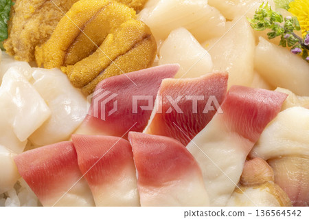 各種新鮮美味的生魚片 136564542