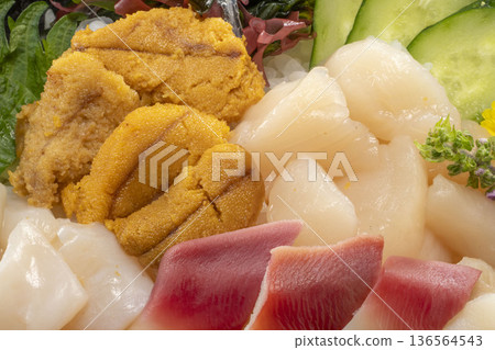 各種新鮮美味的生魚片 136564543