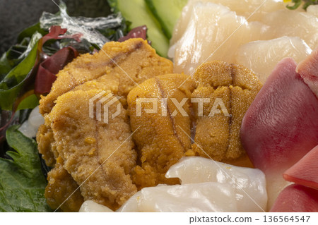 各種新鮮美味的生魚片 136564547