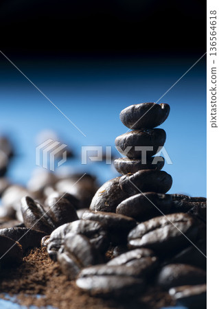 Roasted coffee beans Roasted coffee beans 136564618