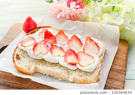 Marshmallow Strawberry Toast 136564634