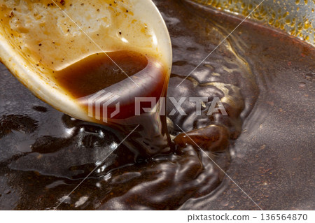 美味的日式拉麵湯 136564870