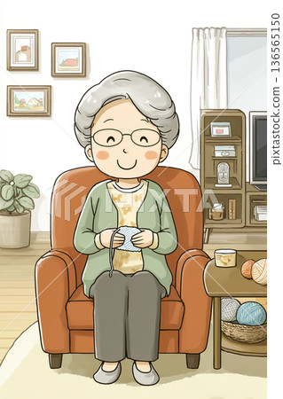 一位老婦人在家中客廳裡悠閒地織毛衣，展現了老人寧靜祥和的日常生活。 136565150