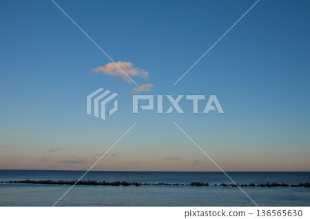 天空和大海 136565630