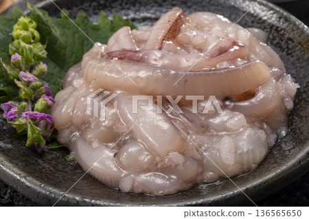 美味的魷魚鹹魚 美味的魷魚鹹魚 136565650