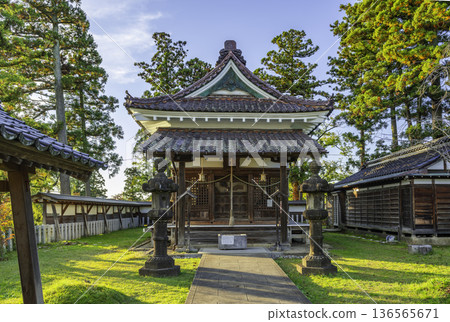 Tsuruoka Park, Tsurugaoka Castle Ruins, Tsuruoka Gokoku Shrine, Main Shrine, Tsuruoka City, Yamagata Prefecture Tsuruoka Park, Tsurugaoka Castle Ruins, Tsuruoka Gokoku Shrine, Main Shrine, Tsuruoka City, Yamagata Prefecture 136565671