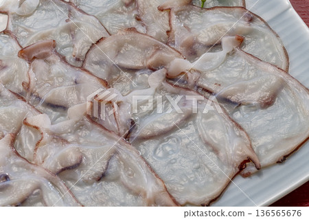 什錦新鮮美味的章魚刺身 什錦新鮮美味的章魚刺身 136565676