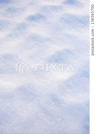 Bumpy snow pattern 136565700