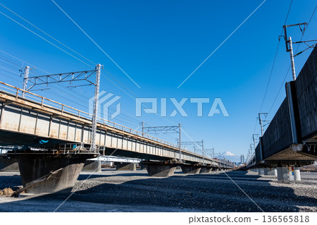 Mount Fuji in winter and the Abe River Bridge on the JR Tokaido Line in Shizuoka City, Shizuoka Prefecture Mount Fuji in winter and the Abe River Bridge on the JR Tokaido Line in Shizuoka City, Shizuoka Prefecture 136565818