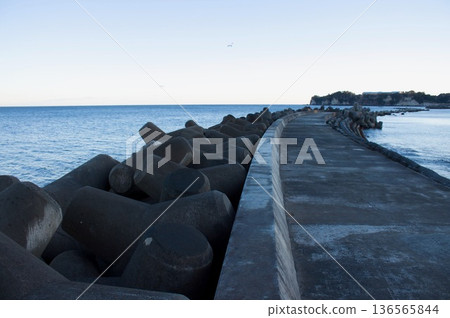 Dikes and blocks Dikes and blocks 136565844