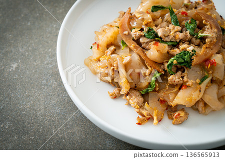 Stir-fried noodle with minced chicken and basil 136565913