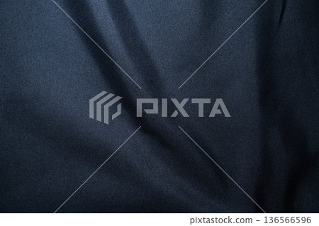 皺巴巴的深色布料特寫 136566596