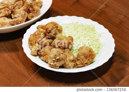 經典家常菜：炸雞和照燒雞翅 136567258