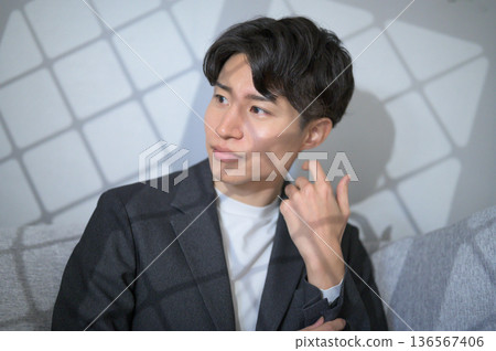 很酷的男性肖像 136567406