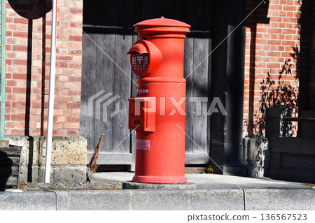 Retro mailboxes in the city_02 136567523